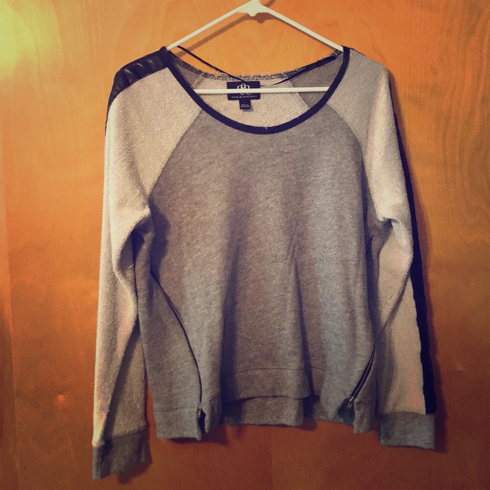 Rock & Republic sweatshirt w/Leather and zip detai